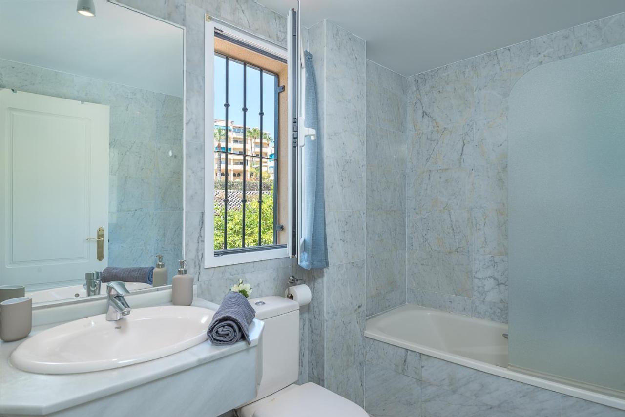 Sea Blue Apartment - Frente Al Mar เบนัลมาเดนา ภายนอก รูปภาพ